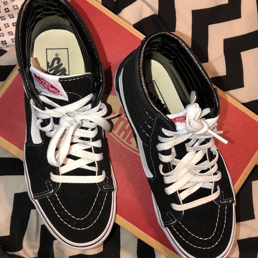 high top black and white vans size 7.5 in woman’s - Picture 2 of 4
